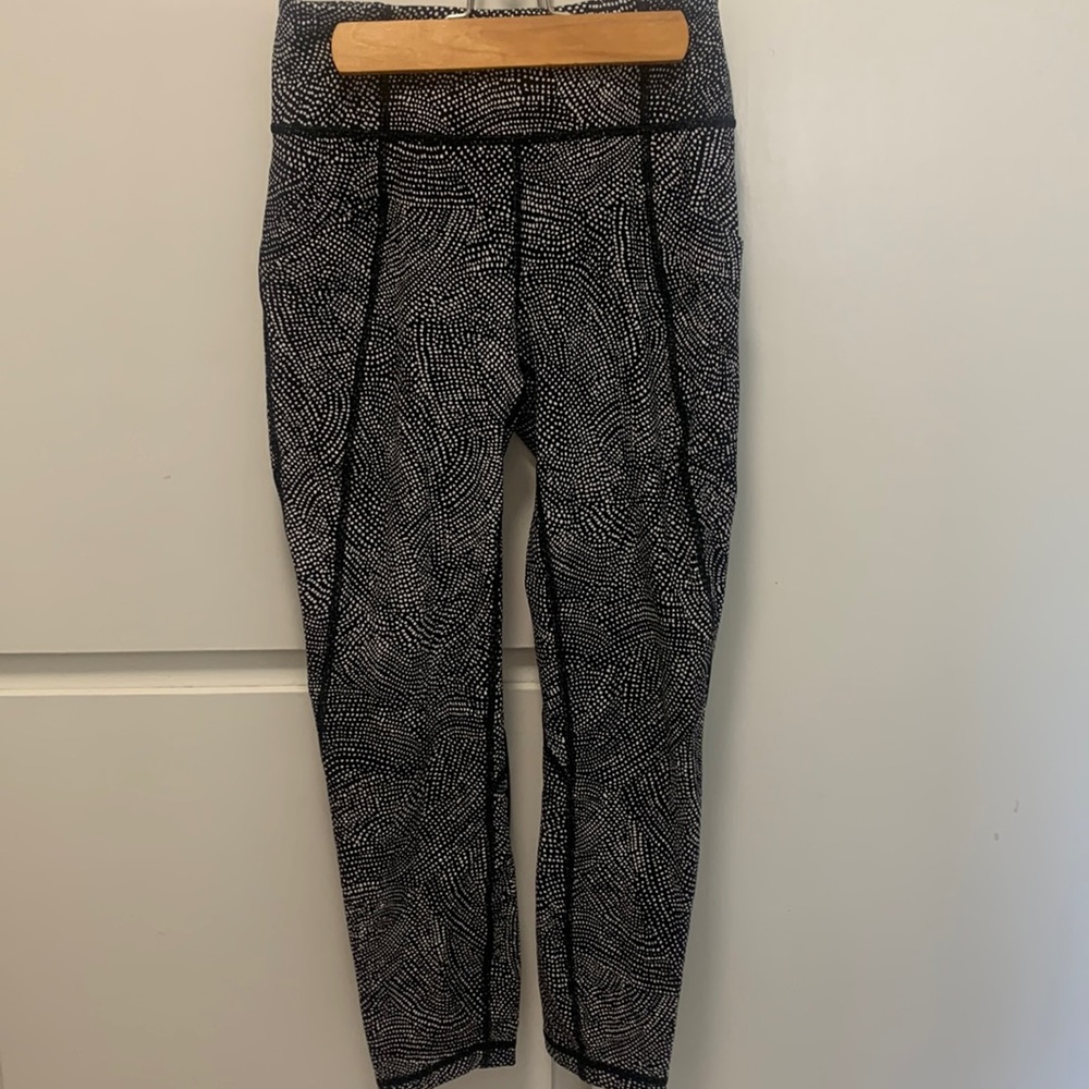 Lululemon 7/8 legging black and white dots size 4